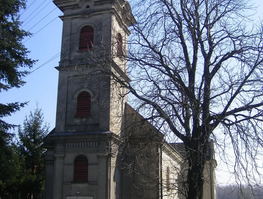 komáromfüssi katolikus templom